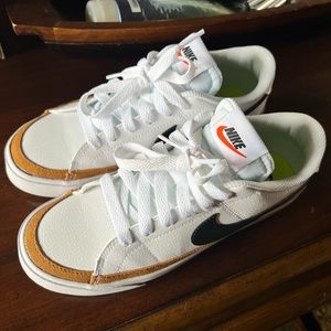 Women’s Nike Court Legacy